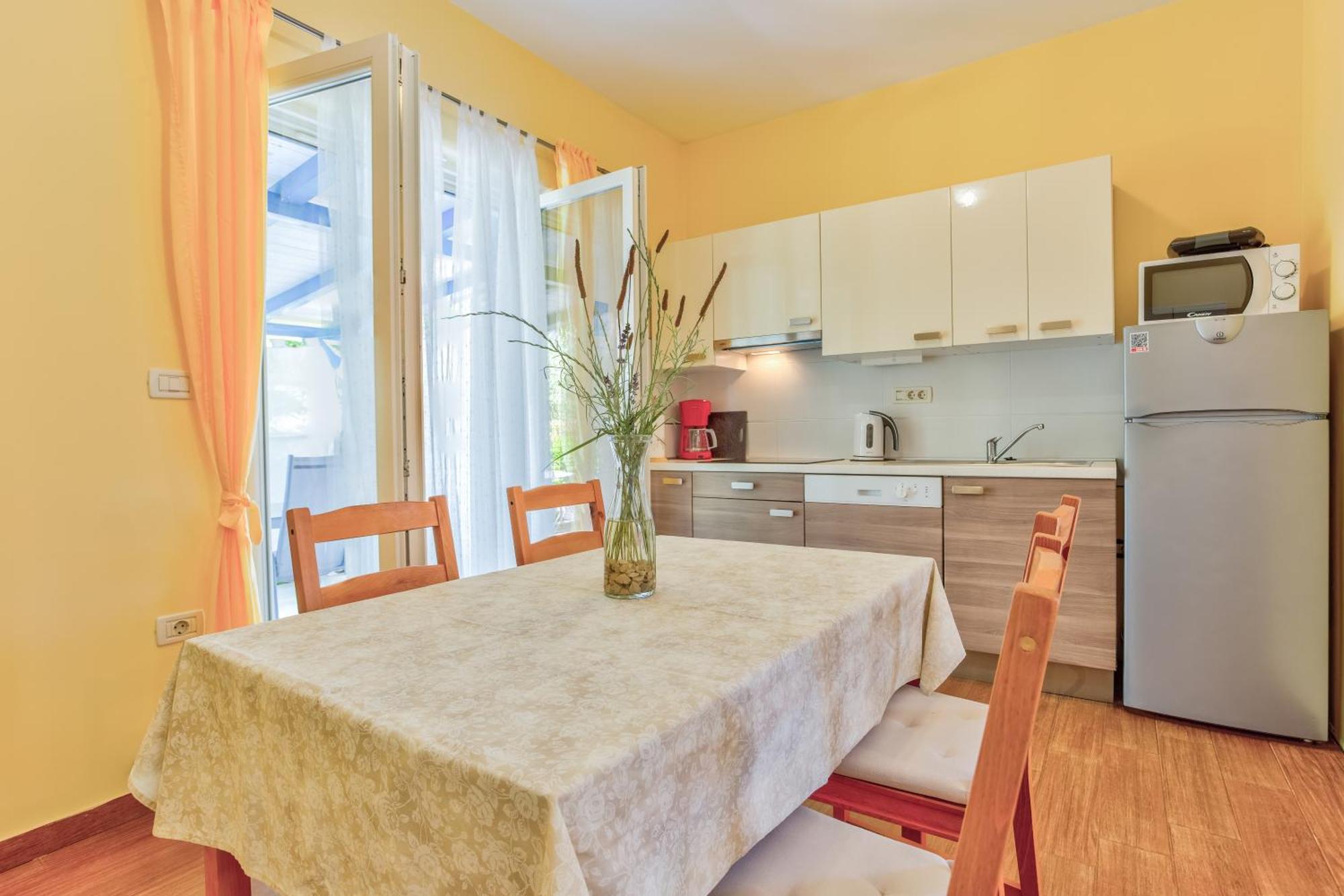 Apartment In Villa Moletto Seaside & Relax - 4 Guests Lovrecica  Exterior photo