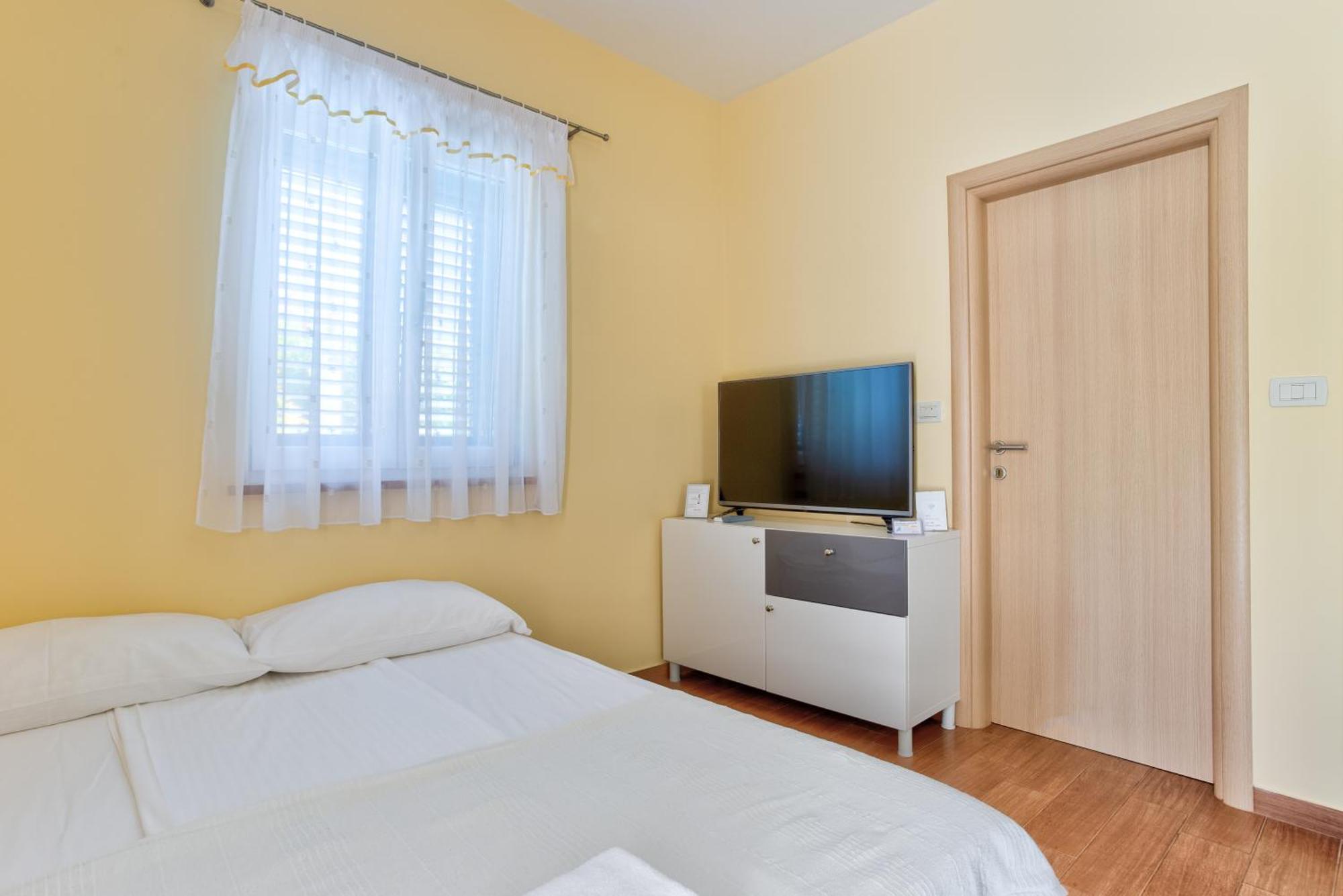 Apartment In Villa Moletto Seaside & Relax - 4 Guests Lovrecica  Exterior photo
